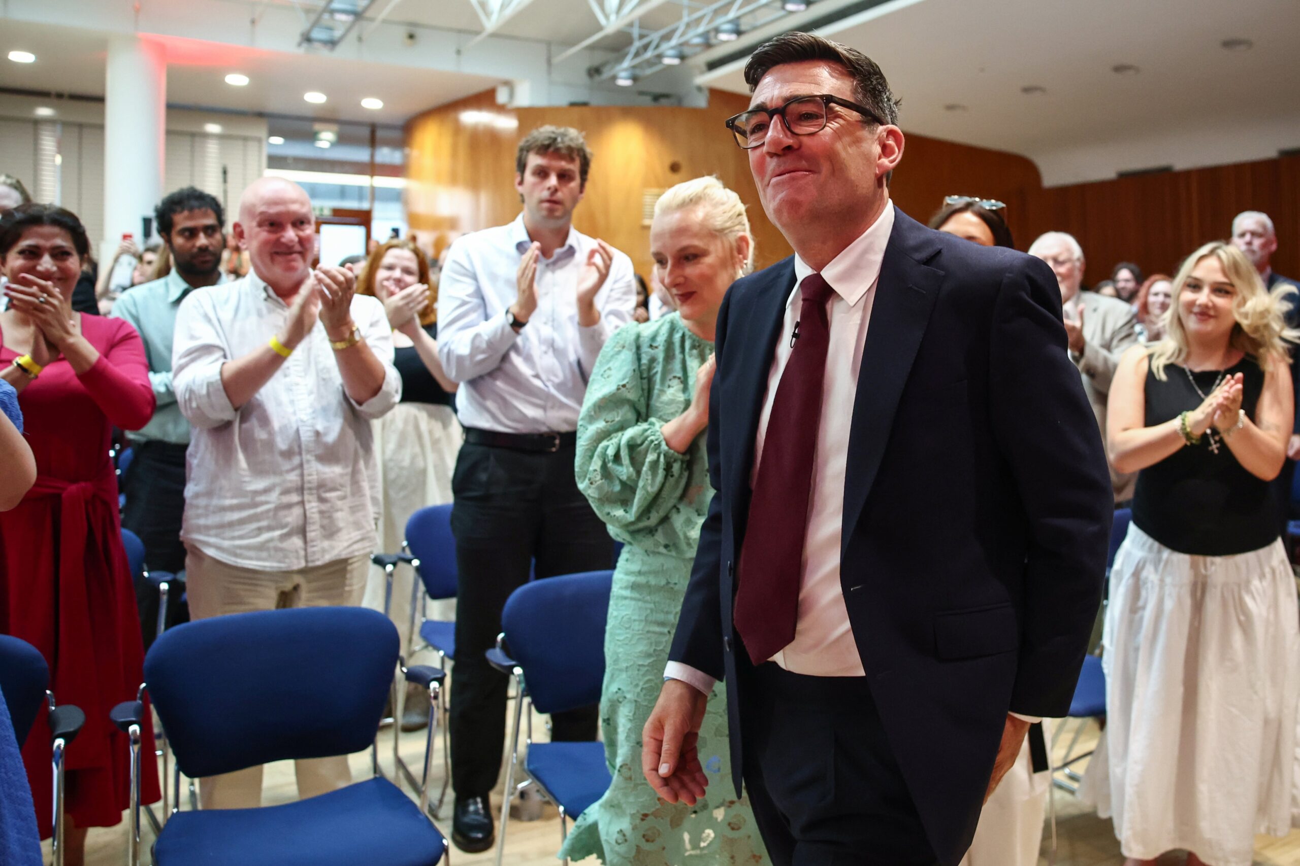 Andy Burnham, un político fuera de la burbuja