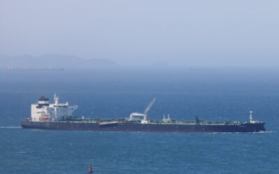 Estados Unidos lanza nuevos golpes contra Irán como represalia por los ataques contra petroleros en Ormuz