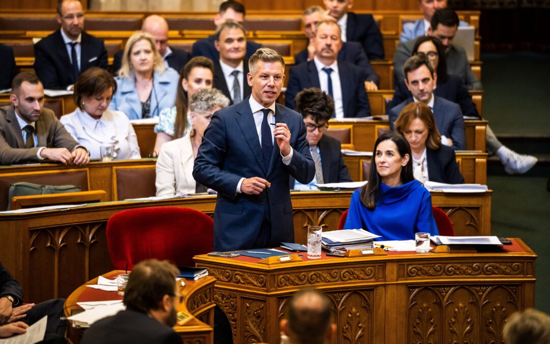 El Parlamento de Hungría aprueba la reforma constitucional que destituye al presidente orbanista