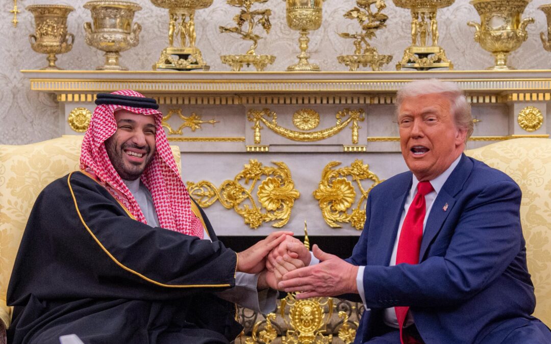 Los otros negocios de Trump: de hoteles y campos de golf hasta relojes y biblias