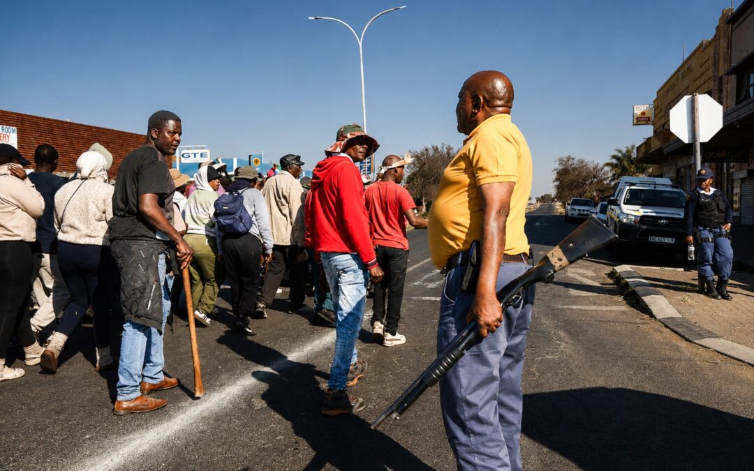 Los grupos antiinmigración de Sudáfrica pasan del ultimátum a amenazar puerta a puerta