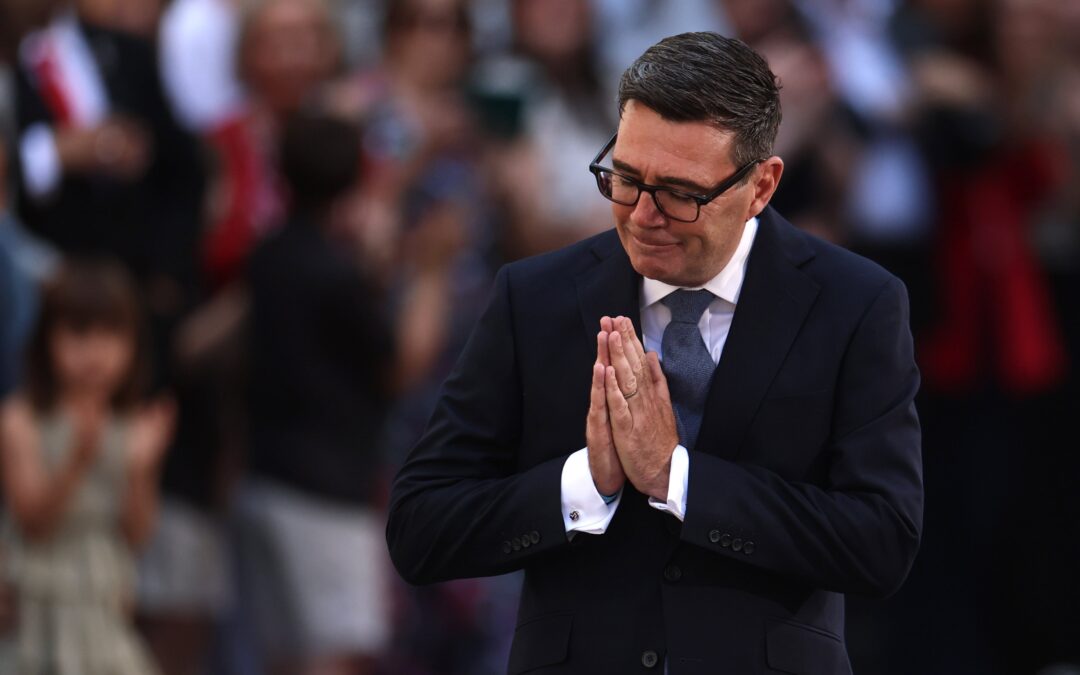 Andy Burnham, un católico en la corte anglicana de Carlos III