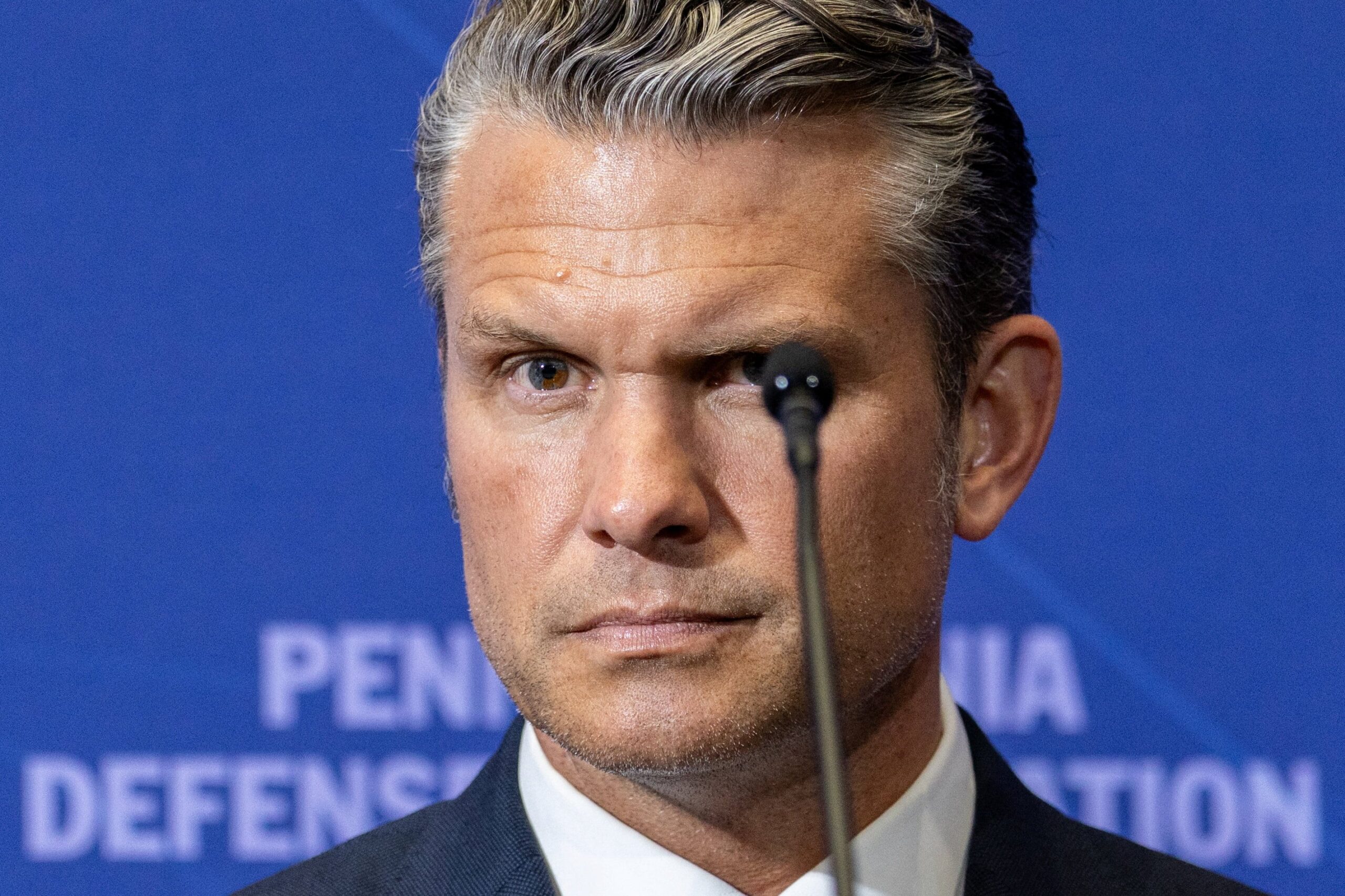Lealtad, telegenia y testosterona: la extravagante carrera de Hegseth al frente del Pentágono