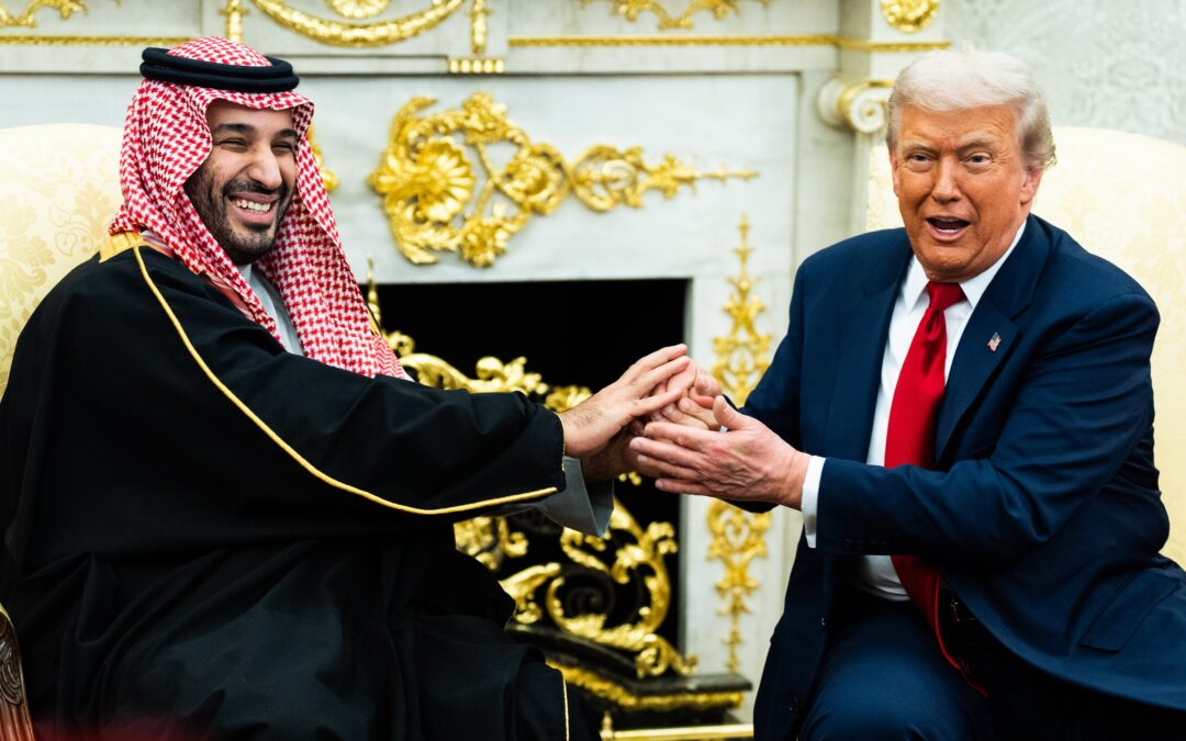 Trump autoriza un pacto nuclear que permitirá a Arabia Saudí enriquecer uranio