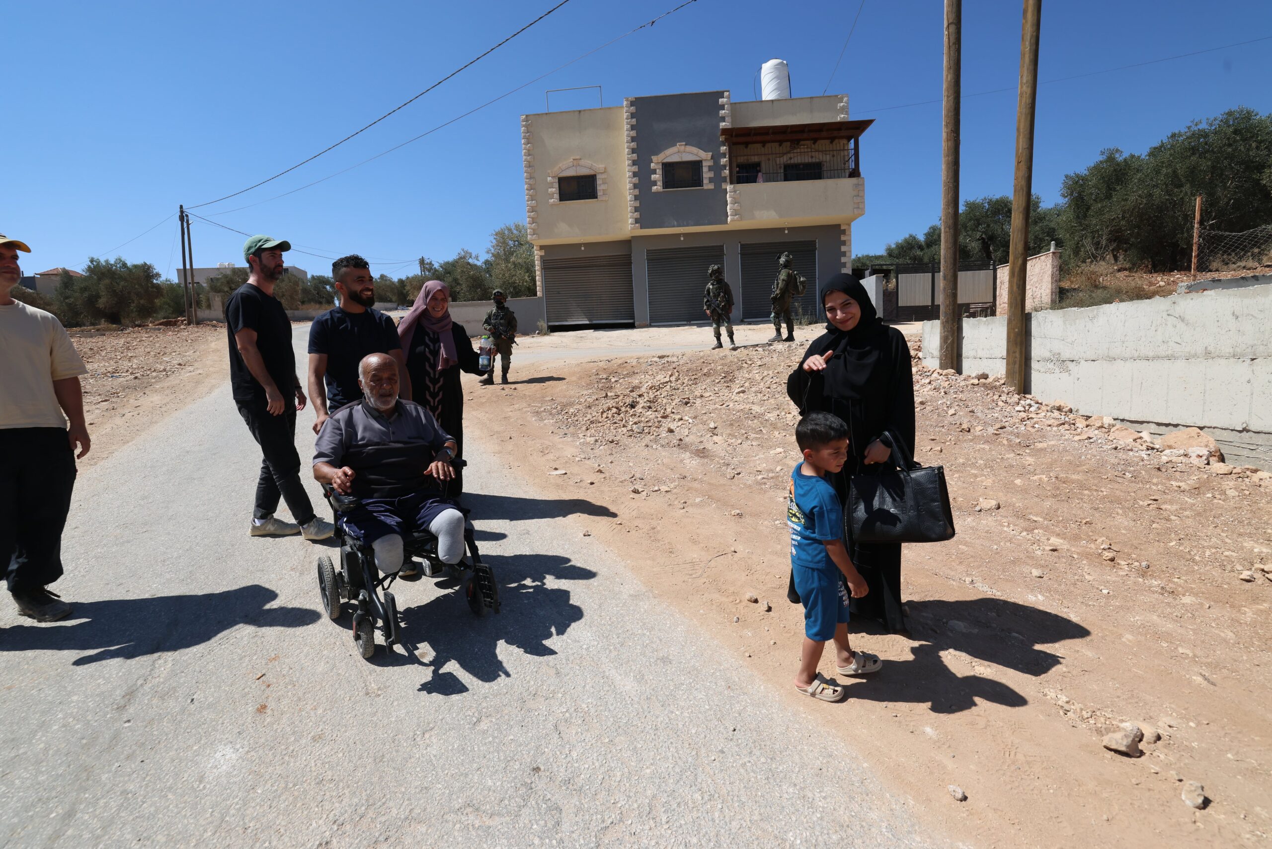 Israel envía tropas a una aldea palestina tras cuatro días de asedio a familias por parte de colonos radicales