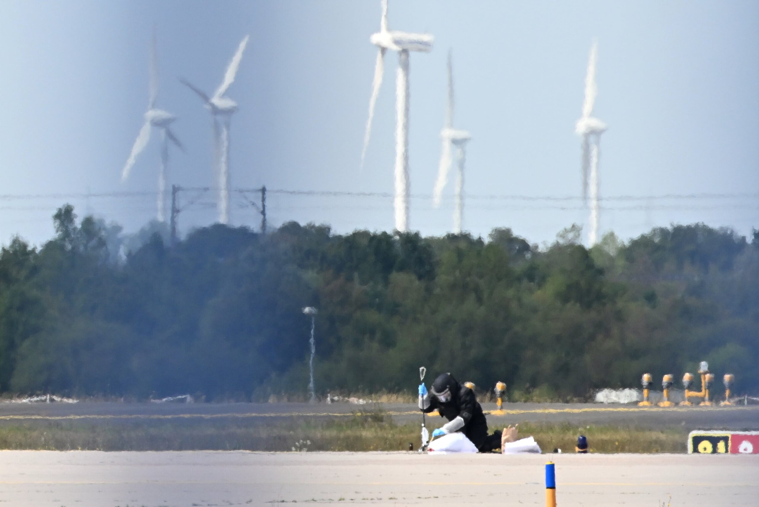 La policía alemana desactiva un dron bomba que cayó junto a un avión de carga ucranio en el aeropuerto de Leipzig
