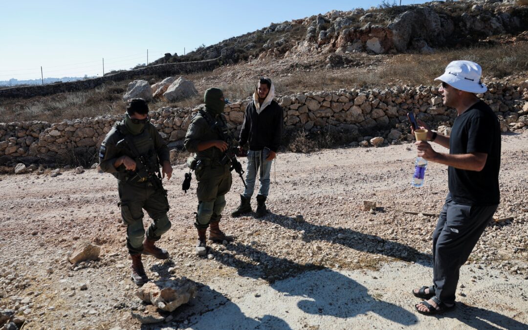 Las casas de Qusra rodeadas por colonos y soldados israelíes: “Me siento en una prisión”