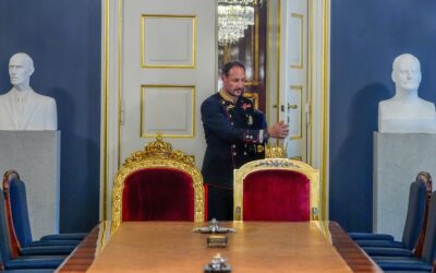 Haakon VIII de Noruega empieza su reinado con los retos de superar el problema de imagen familiar y preservar la cohesión nacional