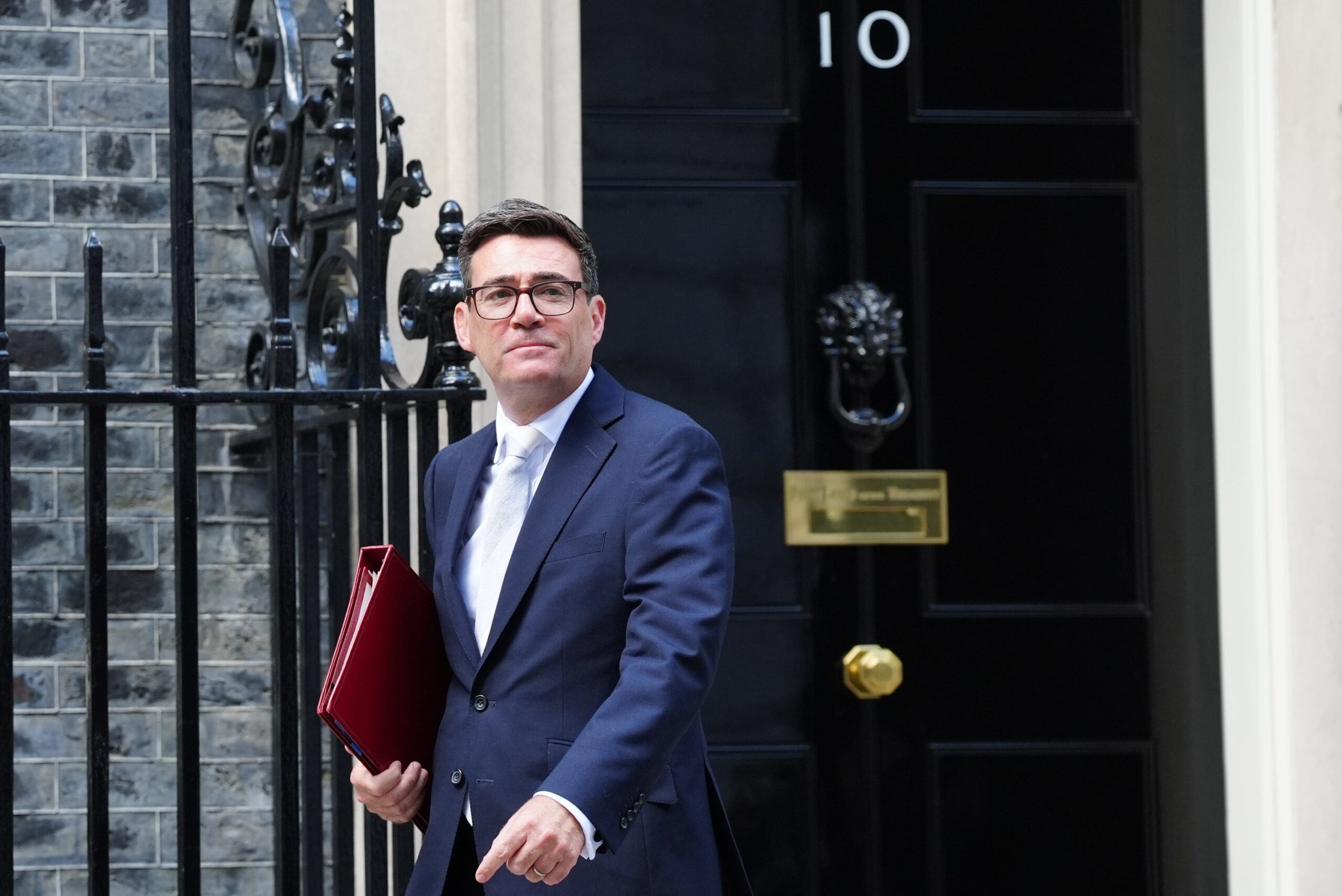 Burnham se estrena ante el Parlamento británico y promete “una política diferente”