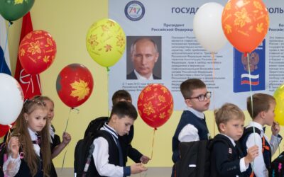 Más enseñanzas militares, propaganda y ofertas de alistamiento en el inicio del año escolar en Rusia