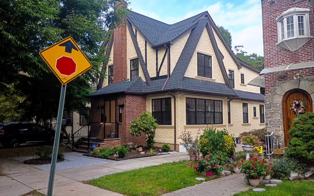 De Airbnb a refugio de gatos callejeros: dos millones de dólares por la casa de la infancia de Trump en Queens
